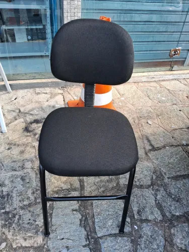 Caseira fixa secretária estofada
