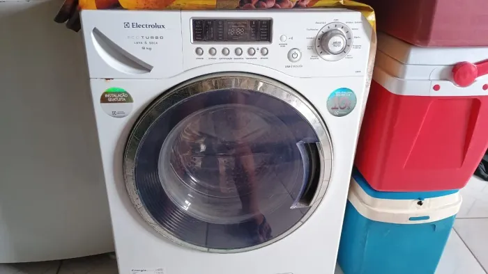 Máquina lava e seca para retirada de peças
