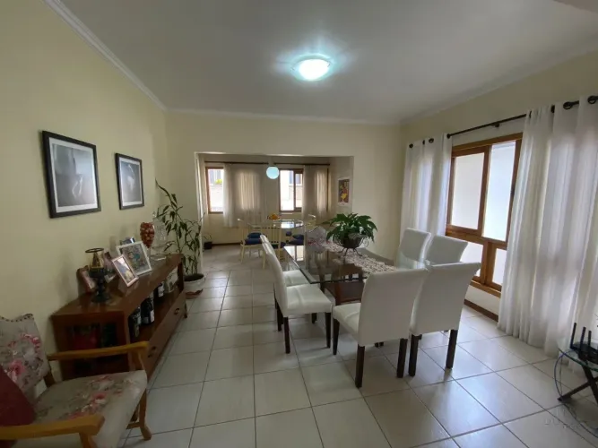 OPORTUNIDADE! Casa de 318m² na Trindade