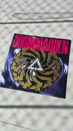 VINIL LACRADO SOUNDGARDEN BADMOTORFINGER RARO!