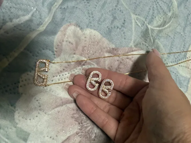 Conjunto de colar e brinco dourado
