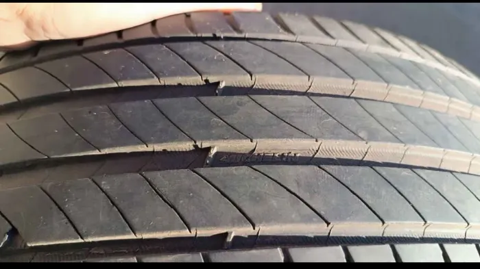 Pneus 215/60-R17 meia vida