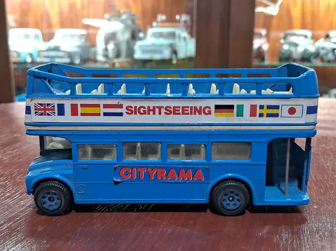 Miniaturas de ônibus raros 