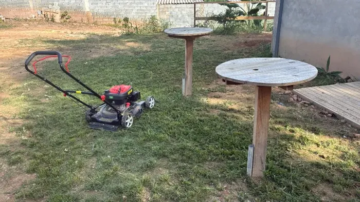 Serviço limpeza de lotes. Roçada.   Corte de grama 