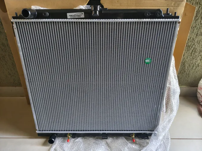 Radiador para NISSAN FRONTIER / PATHFINDER 