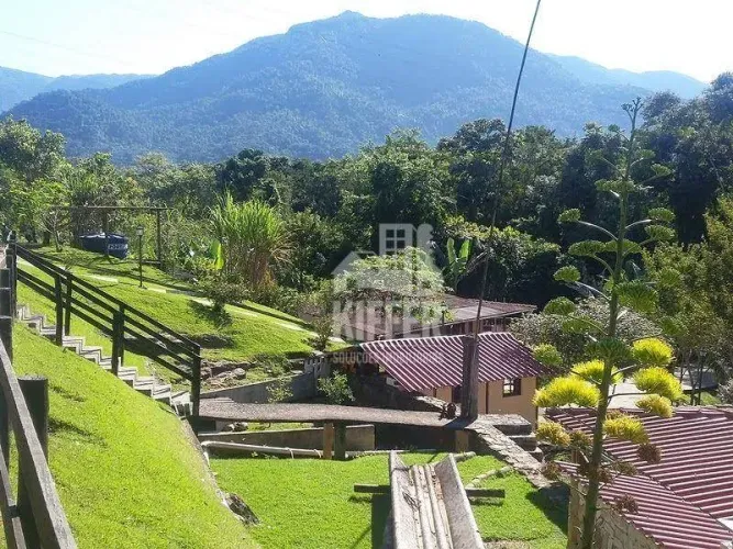 Sítio em Angra dos Reis  6,7 Hectares com Casas e Piscina