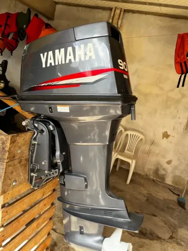 Motor Yamaha 90 HP 2T