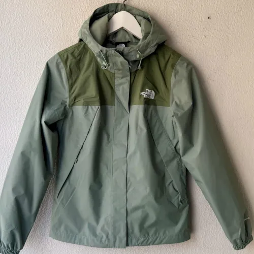 Jaqueta The North Face DryVent Feminina NOVA
