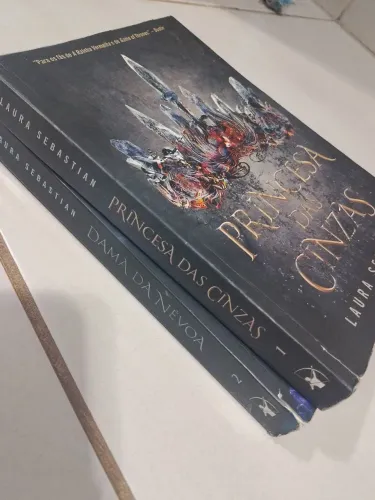 Livro dama da nevoa