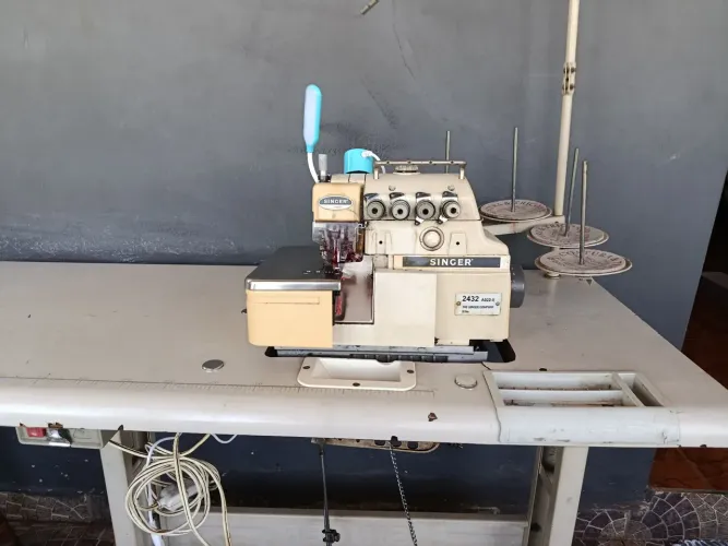 Máquina de costura Singer