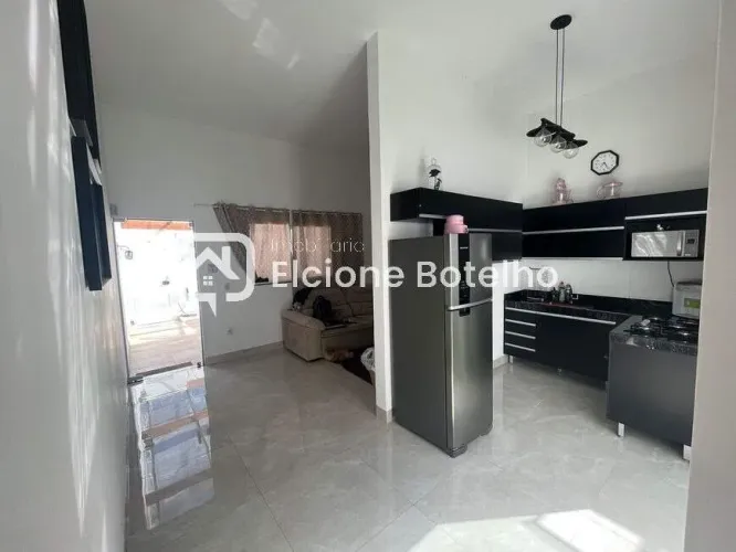 Casa à venda, 2 quartos, 1 suíte, 2 vagas, LARANJEIRAS - Uberlândia/MG