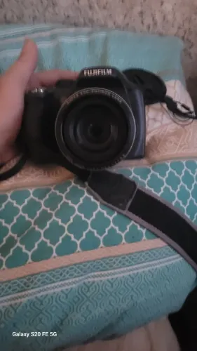 Câmera fotográfica Fugifilm ,sem carregador e cartão de memória.