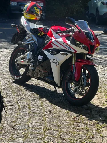 Cbr600rr toda original  só com 21 mil km pode procurar não vai achar uma igual a essa 