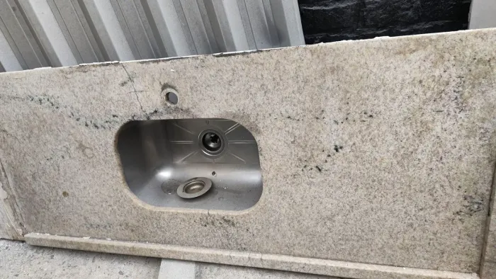 Vendo pia pra desocupar espaço 