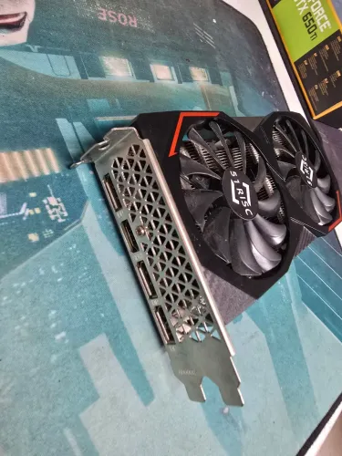 Placa de vídeo AMD RX 6600xt 8GB 51risc