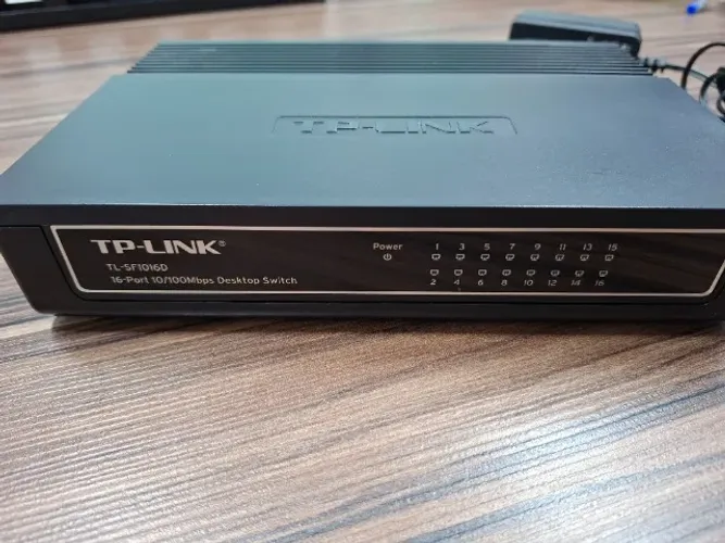Hub Switch De Mesa 16 Portas Tp-link Tl-sf1016d 10/100 Mbps (Usado)