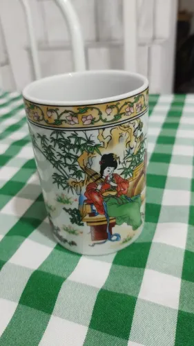 Caneca com Desenhos Chineses. 300ml