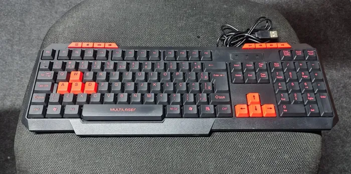 TECLADO MULTIFUNCIONAL COM FIO