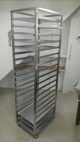 Carrinhos Bandejas/Formas Inox c/ Rodinhas (P/ 20 Bandejas) + 20 Bandejas/Formas (1,90m 