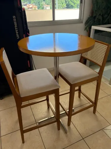 Mesa Bistrô com 2 Banquetas - Madeira e Palhinha