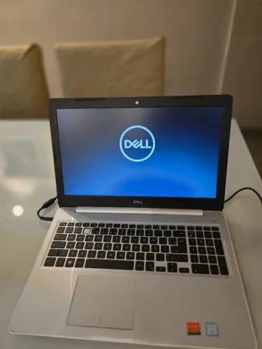 Notebook Dell Inspiron 15 5000 i7 8GB 500GB Radeon Teclado Iluminado