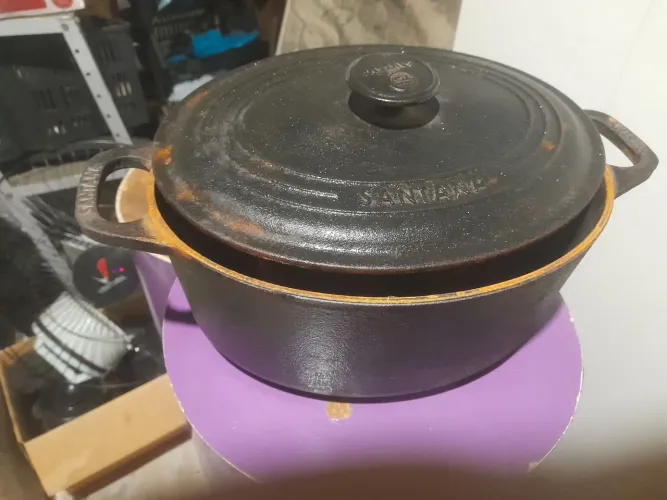 Panela oval de ferro fundido