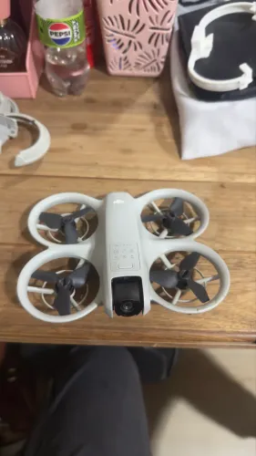Drone dji neo não acompanha controle