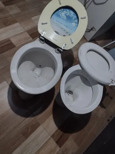 Pia de marmore mais dois vasos