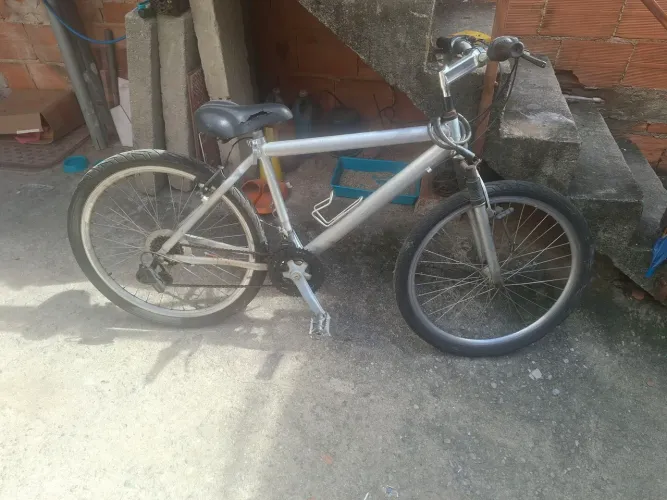 Bicicleta de alumínio