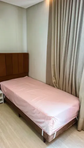 Cama solteiro com cabeceira 400,00