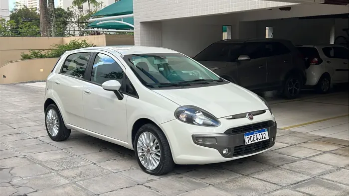Fiat Punto Essence 1.6 Flex 16V 5P 2015