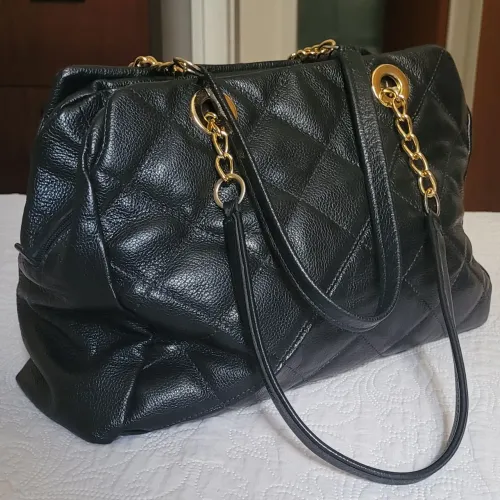 Bolsa de couro com matelassê Doramila