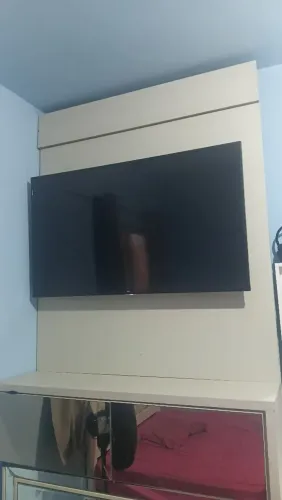 Cama casal com cabeceira e painel mdf e cômoda