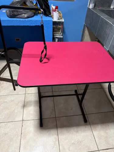 Mesa de banho e tosa rosa