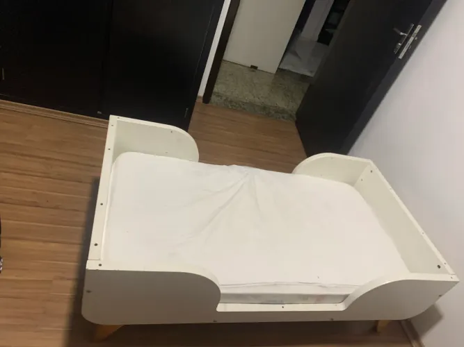Berço que vira cama de criança da marca berço rio ameise