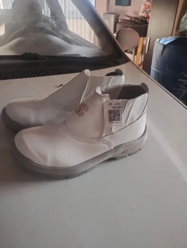 Bota branca microfibra números36. 43