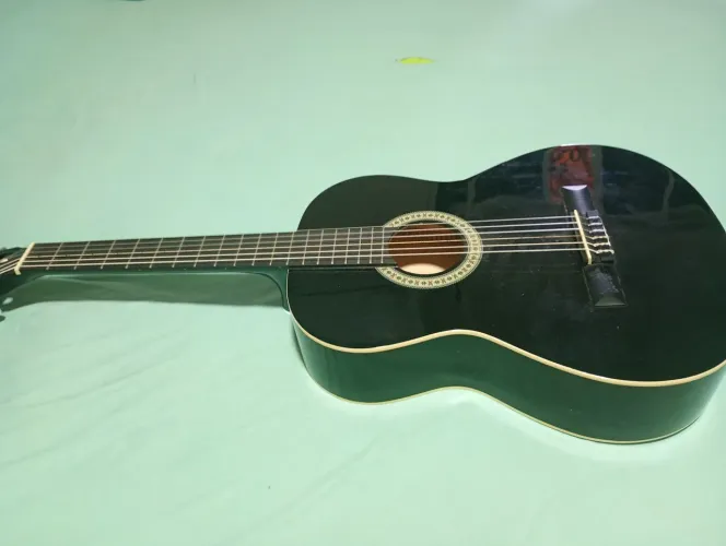 Vendo violão novo