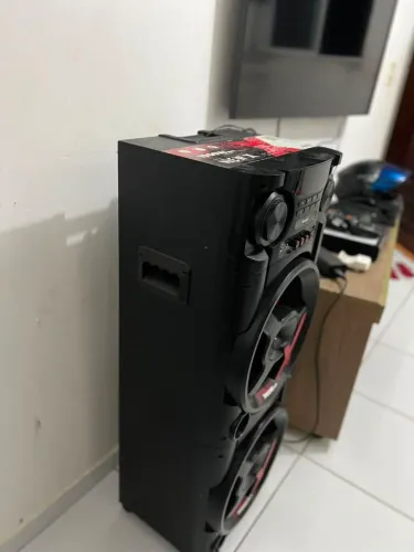 Caixa de som semi nova