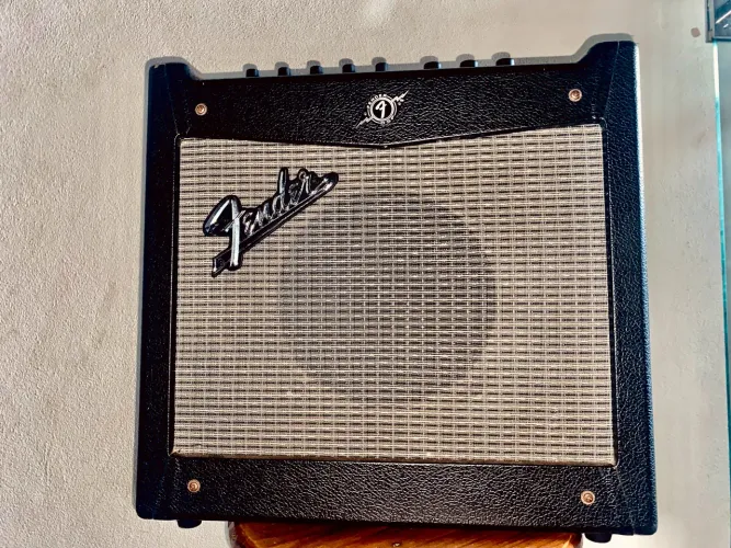 Amplificador fender Mustang modular