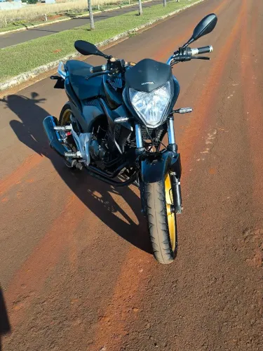 Honda CB 300R 2015 | 68.000 km | Muito conservada