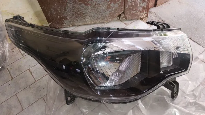 Vendo este farol do Mobi em estado de novo original