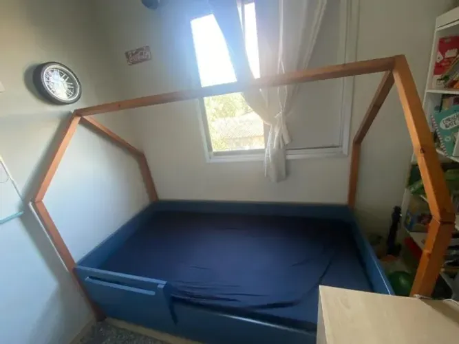 Bicama Casinha com Cama Auxiliar. Madeira Maciça. 04 parcelas de R$250,00