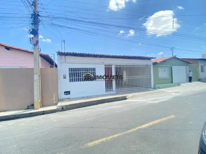 Alugo Casa com 03 Quartos no Parque Piauí