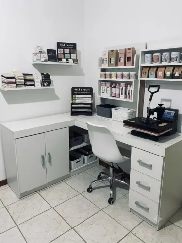 Mesa de escritório em L