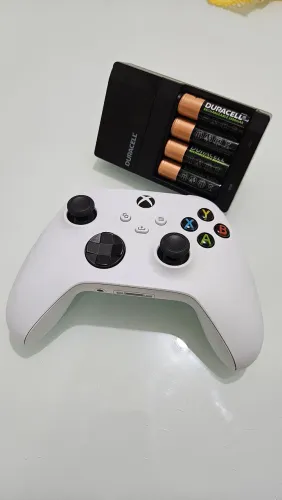 Controle Xbox Series praticamente novo e Carregador duracell