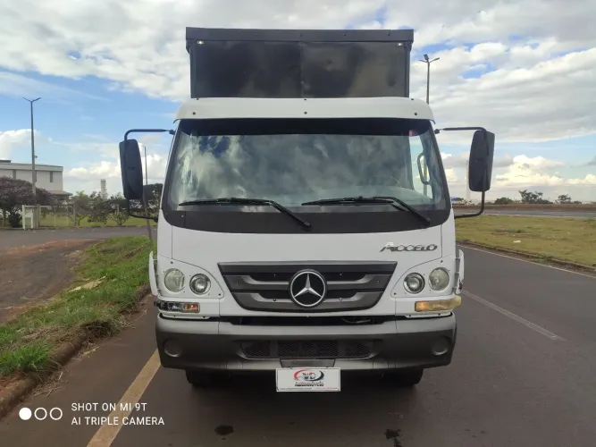 MERCEDES ACELLO 915C 2011/2012 BRANCO.