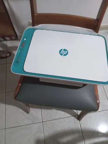 Impressora multifuncional HP com os cartuchos só tem que carregar com as tintas