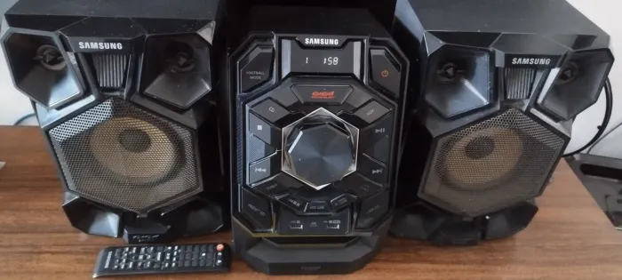 Som Samsung Giga Blast 