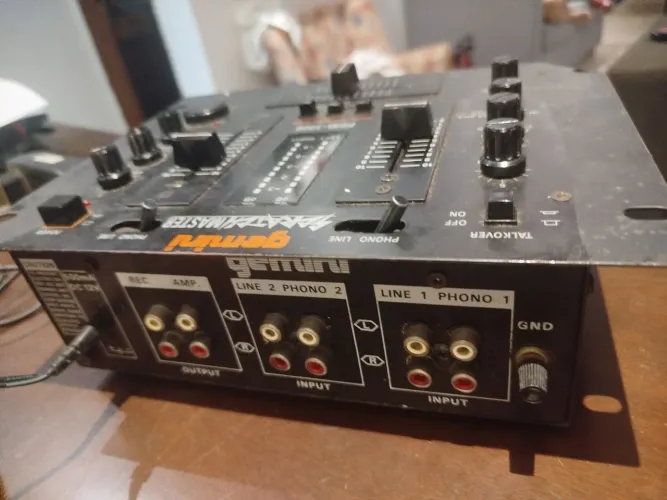 Mixer Gemini Scratch Master usado. Acompanha fonte 12v