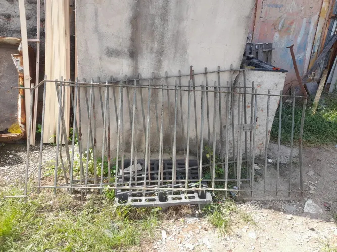Grade de ferro maciça 